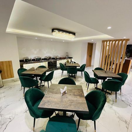 Hotel Malbork Inn @ Janakpuri Делхи Екстериор снимка