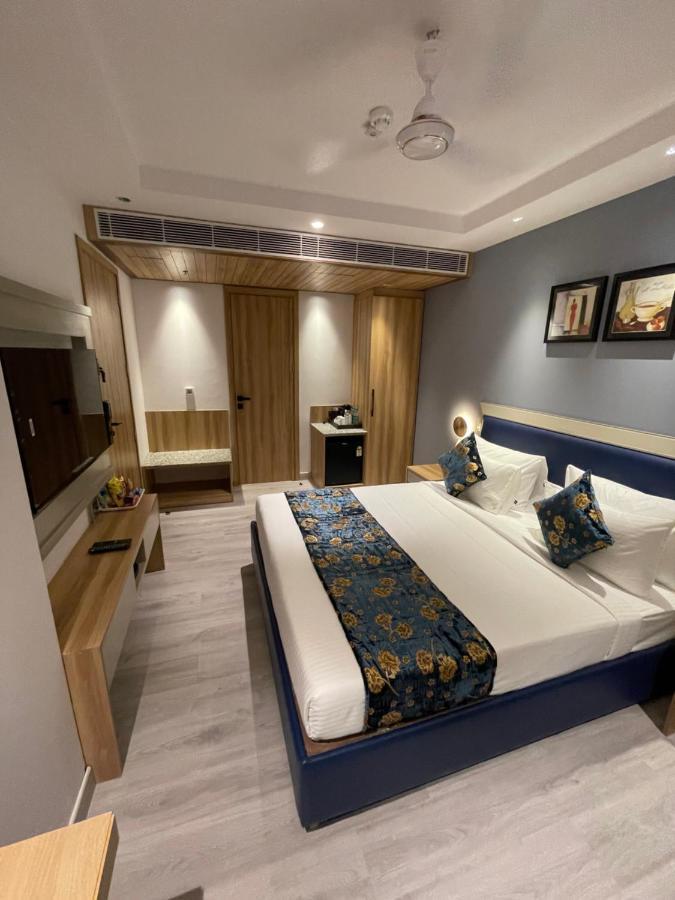 Hotel Malbork Inn @ Janakpuri Делхи Екстериор снимка
