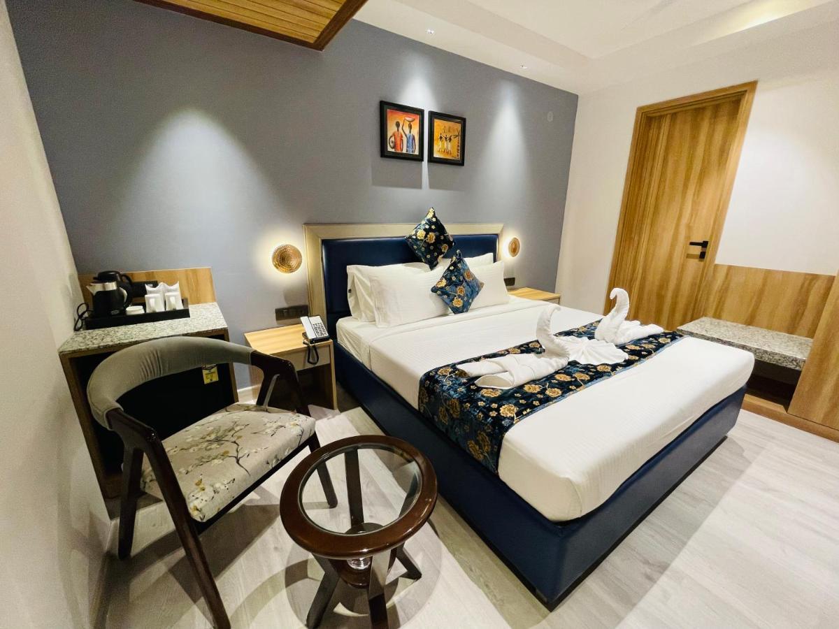 Hotel Malbork Inn @ Janakpuri Делхи Екстериор снимка