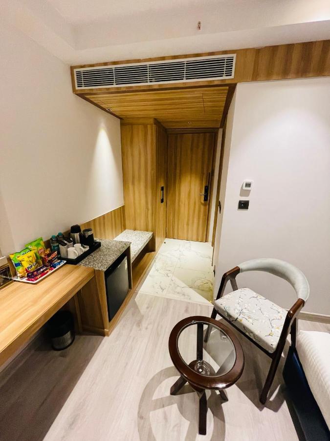 Hotel Malbork Inn @ Janakpuri Делхи Екстериор снимка