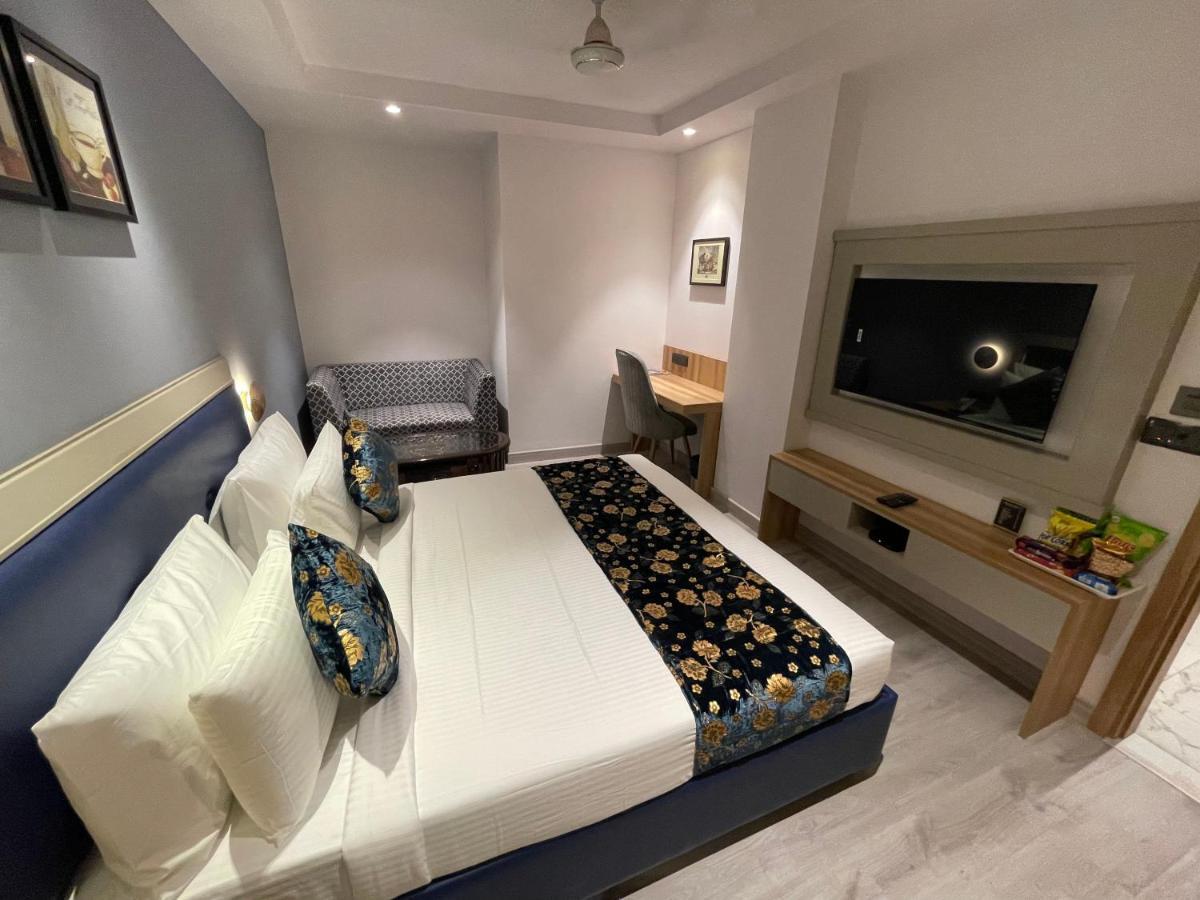 Hotel Malbork Inn @ Janakpuri Делхи Екстериор снимка