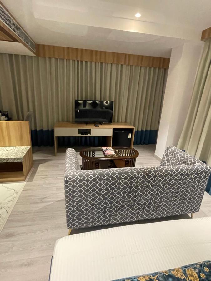 Hotel Malbork Inn @ Janakpuri Делхи Екстериор снимка