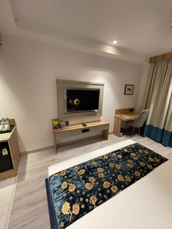 Hotel Malbork Inn @ Janakpuri Делхи Екстериор снимка