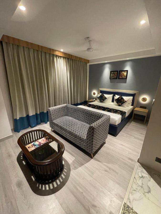 Hotel Malbork Inn @ Janakpuri Делхи Екстериор снимка