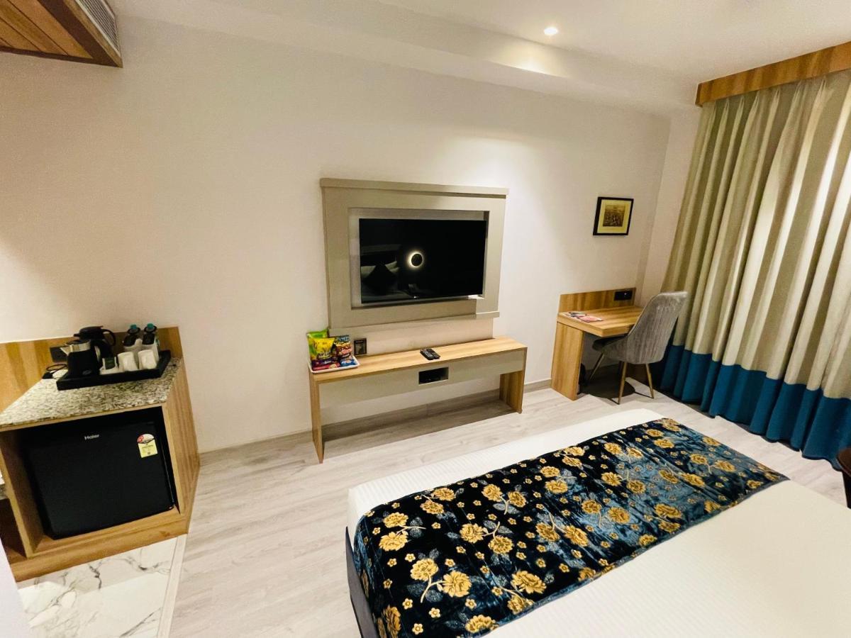 Hotel Malbork Inn @ Janakpuri Делхи Екстериор снимка